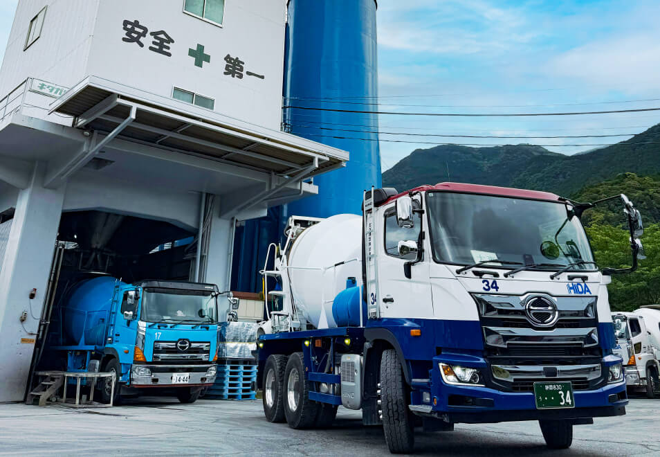04 生コン輸送事業